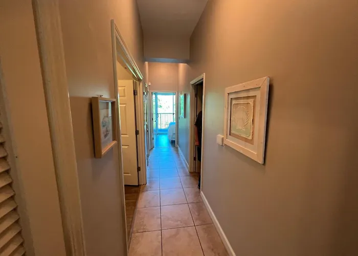 Apartment Lovely 3-bedroom Condo! Walk To Shop Or Eat!