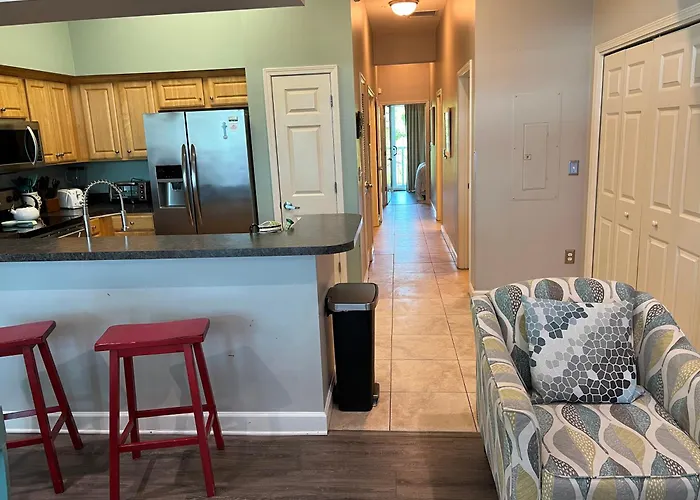 Lovely 3-bedroom Condo! Walk To Shop Or Eat! Pensacola