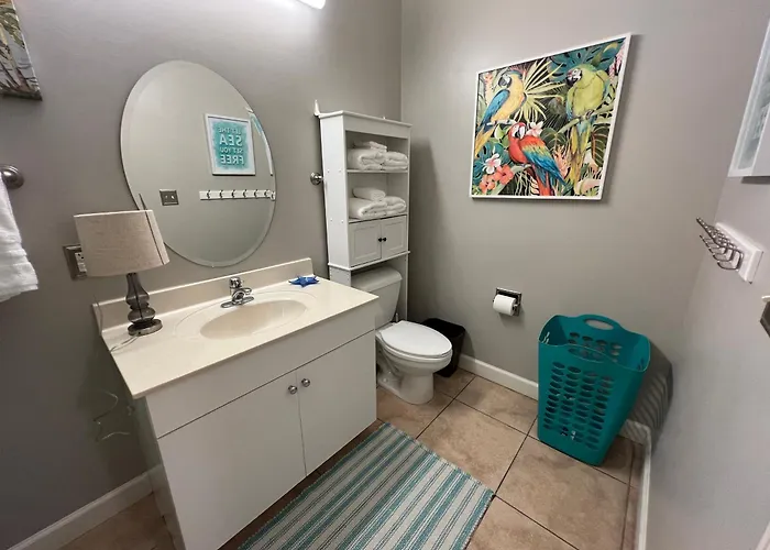 Lovely 3-bedroom Condo! Walk To Shop Or Eat! * Pensacola
