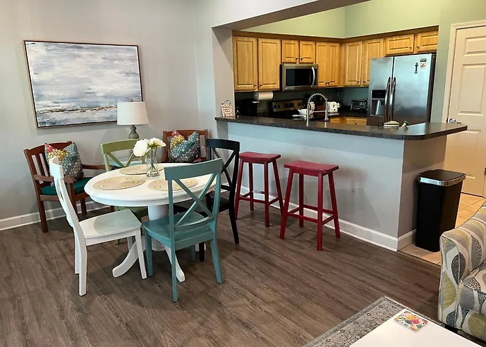 Lovely 3-bedroom Condo! Walk To Shop Or Eat! * Pensacola