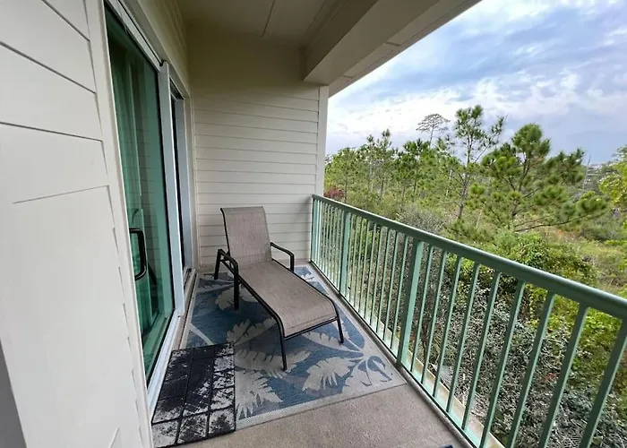 Lovely 3-bedroom Condo! Walk To Shop Or Eat! Apartment Pensacola